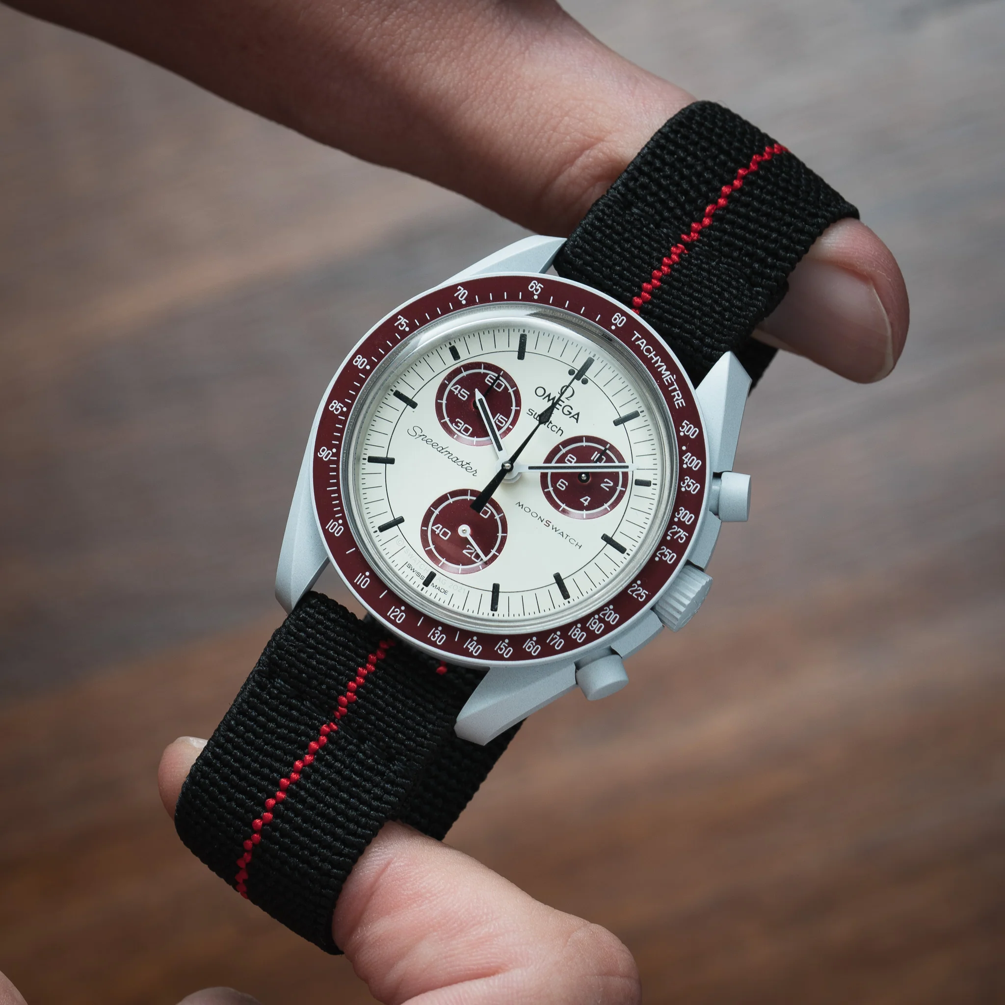 Overstock: Elastic Loop Black/Red - Image 4
