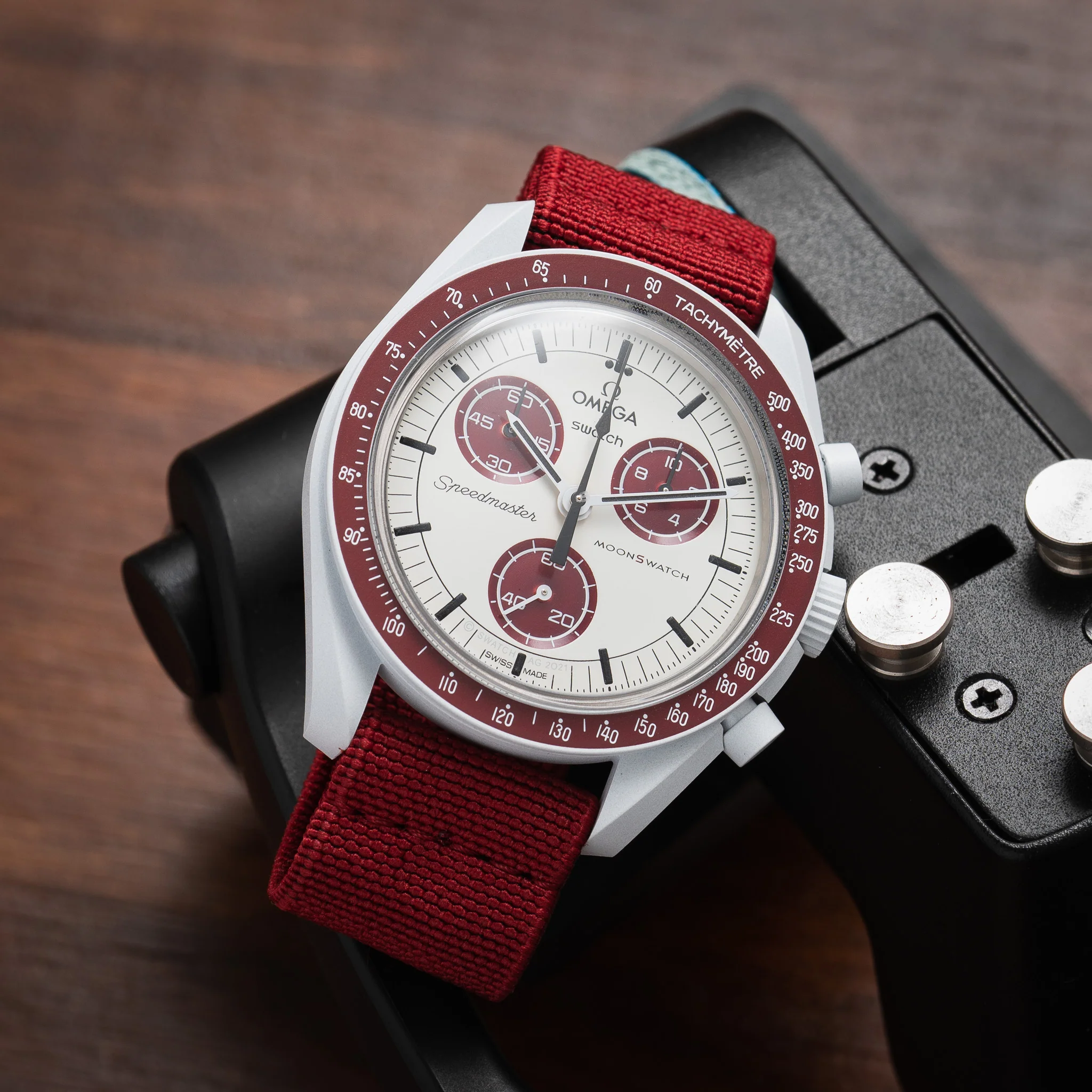Overstock: Elastic Loop Red - Image 3