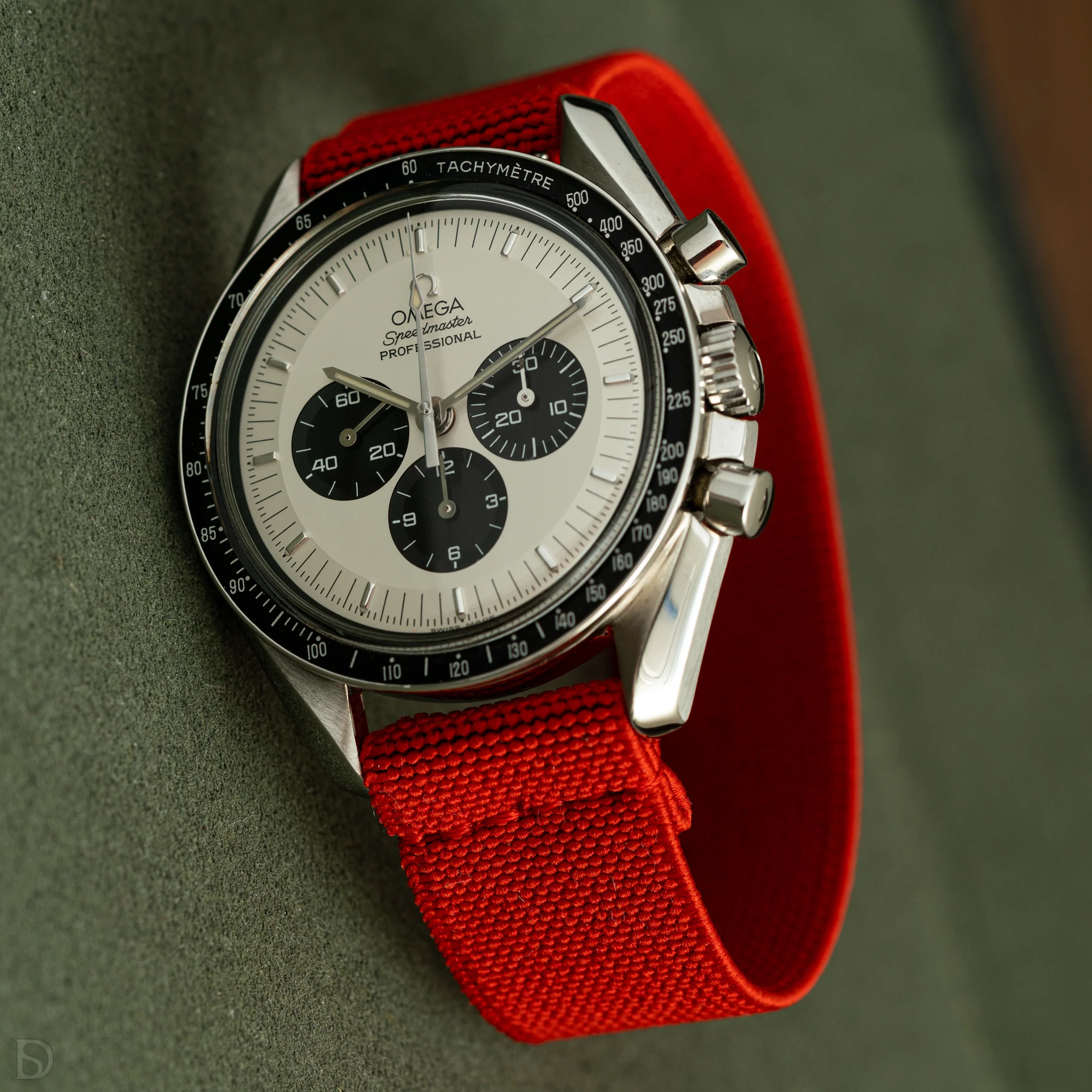 Overstock: Elastic Loop Red - Image 4