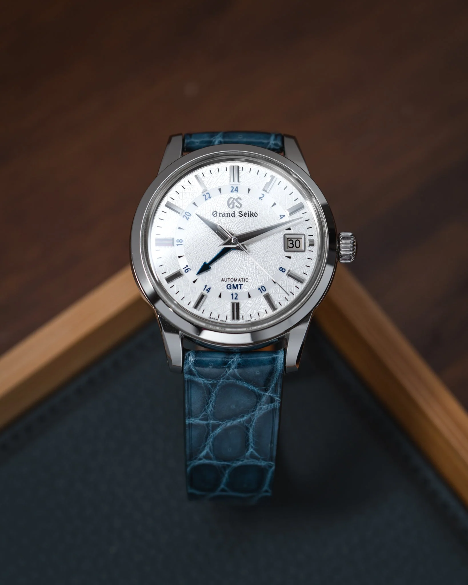 Glossy Lagoon Blue Crocodile Flank Stitchless Strap - Image 2